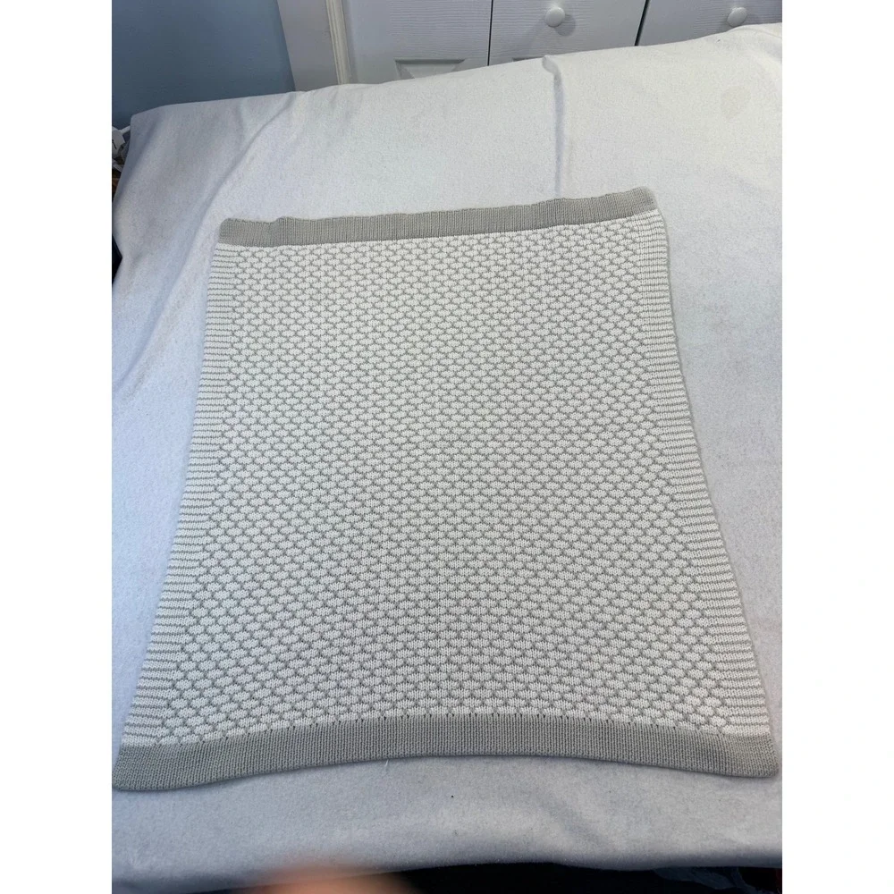 Pottery Barn Kids White Grey Honeycomb Popcorn Knit Baby Blanket 36x28 5071